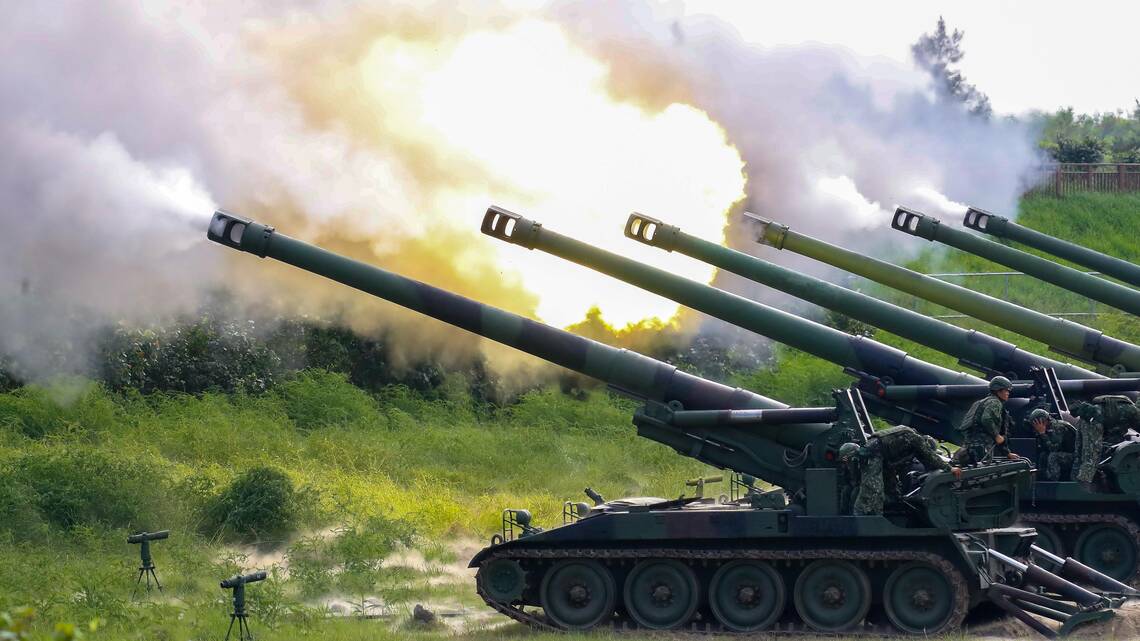 台湾有事に備え訓練する台湾の軍隊