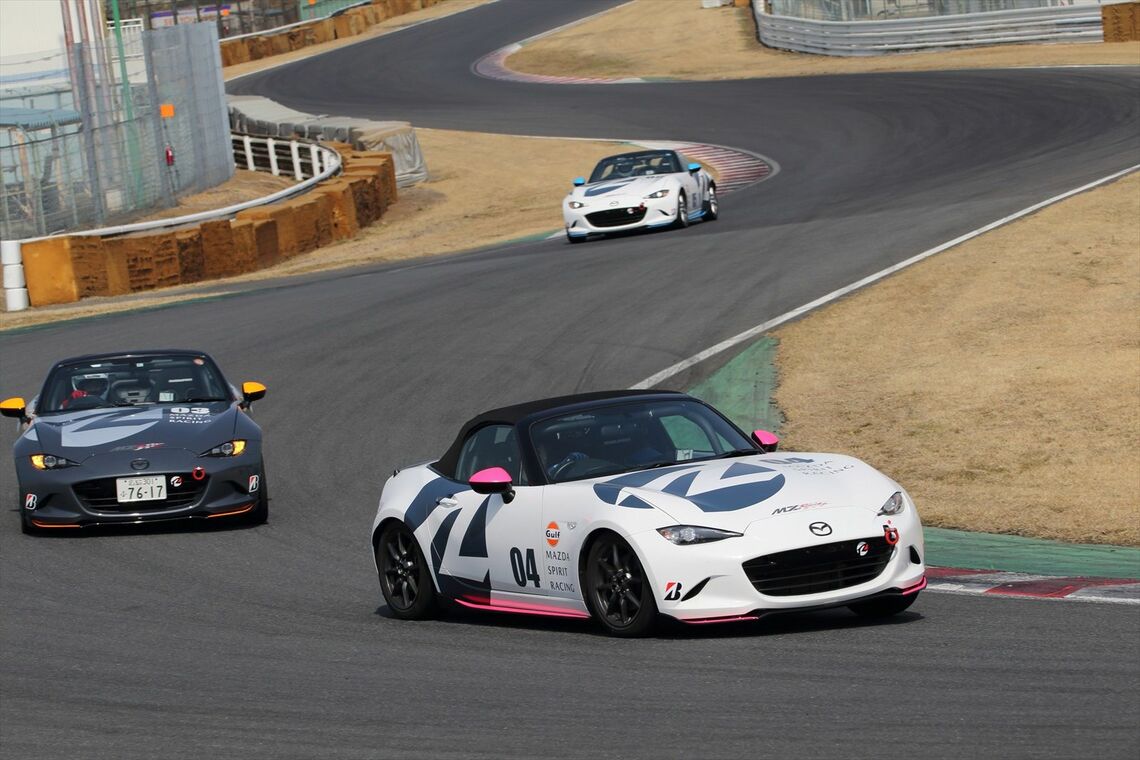 実際のサーキットを繰り返し周回して実践した（写真：マツダ）