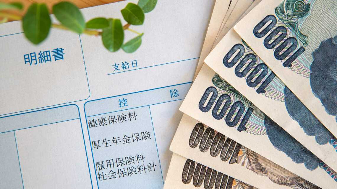 子育て政策の財源に健康保険料を充てることの問題点はどこにあるのか（写真：bluet /PIXTA）