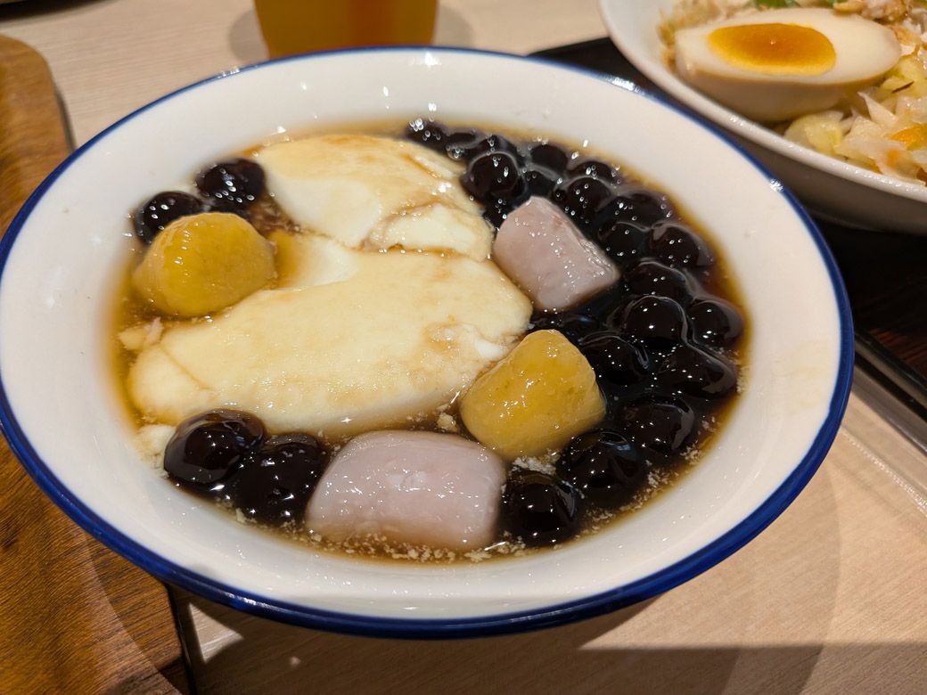 豆花は思ったよりしっかり豆腐で驚いた（筆者撮影）
