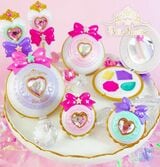 粧美堂のキッズコスメ「Petit Recipe（プチレシピ）」。大人が自分のために購入する例も多かったとのことで、大人向けカラーを取り入れたメイクパレットとリップも登場した（写真：粧美堂提供）