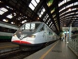ミラノ中央駅に停車するETR460形（撮影：南正時）