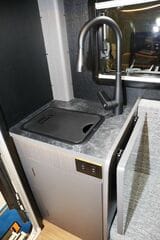 ダイレクトカーズの新作キャンピングカー「デューンローバー」（写真：筆者撮影）