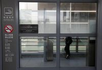 受動喫煙対策案が後退､東京五輪は｢煙の中｣ 30日に公表した厚生労働省案は大幅後退