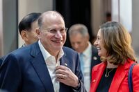 HSBC会長､年内に退任へ―2017年からの任期に幕 数多くの困難を乗り越える