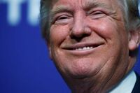 トランプ次期大統領､強硬姿勢が続々軟化 気候問題､クリントン氏捜査で方針転換