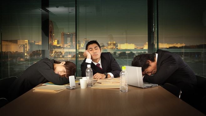 日本の会社員がやたら疲れている根本的理由