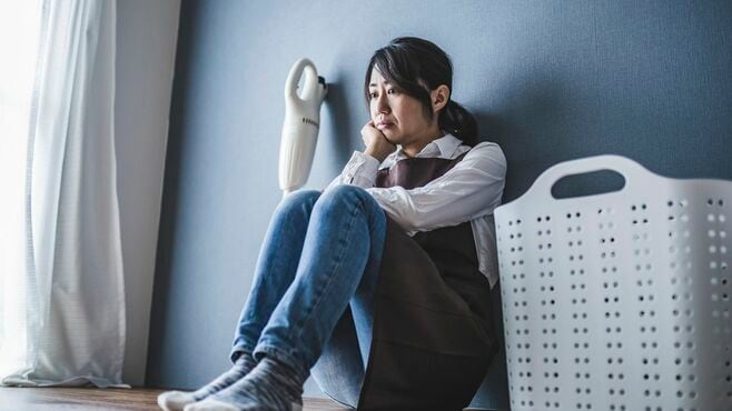 なぜ女性だけが家事で消耗？｢家事の呪い｣誕生史
