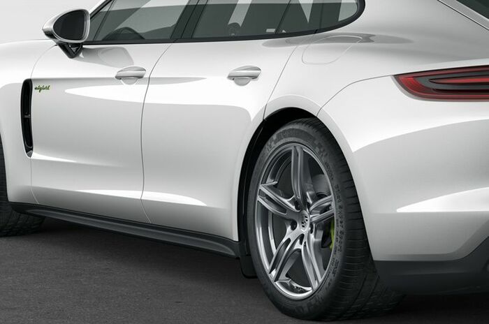 ポルシェ パナメーラ 4 E-ハイブリッド｜Porsche Panamera 4 E-Hybrid
