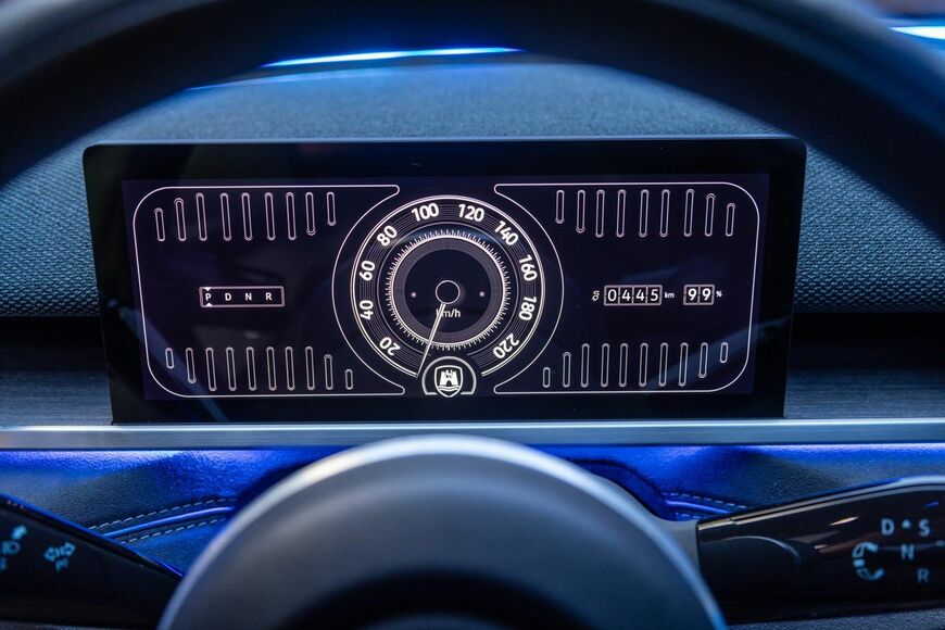 初代ビートルを思わせるデザインの表示（写真：Volkswagen AG）