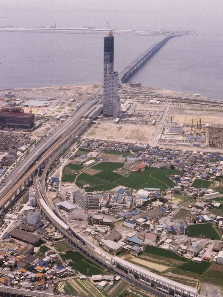 建設中のりんくうタウンと駅の周辺（写真：南海電鉄）