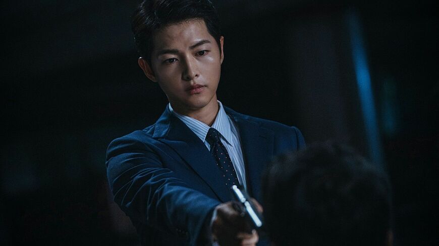 ソン・ジュンギ主演の韓国ドラマ『ヴィンチェンツォ』が2月20日のNetflix独占配信開始以降、「今日の総合TOP10（日本）」の上位をキープし続けている（写真：Netflix）この記事の画像を見る(◯枚)