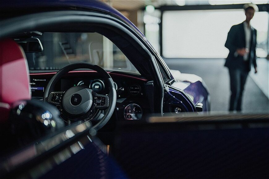 ロールス・ロイス「ブラック・バッジ・スペクター」（写真：ロールス・ロイス・モーター・カーズ）