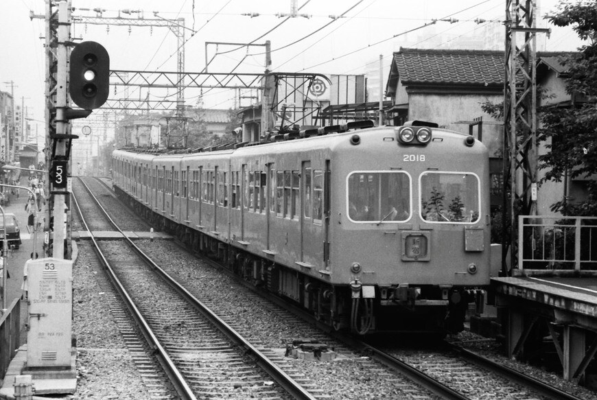 京王線「グリーン車」の代表格だった2010系（撮影：南正時）