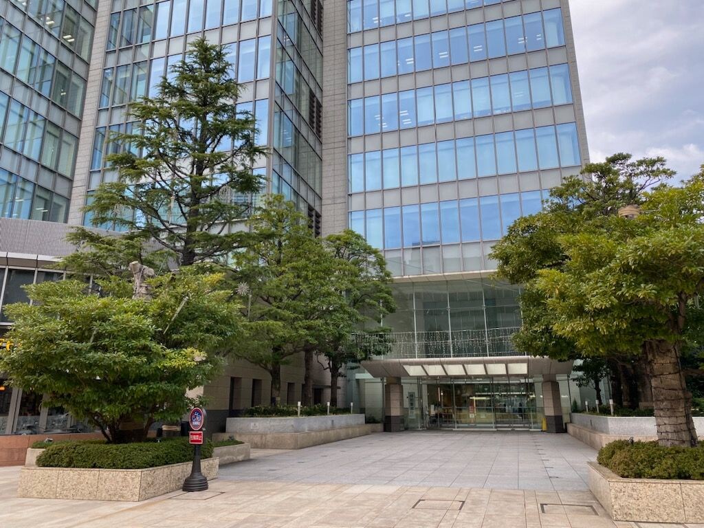 東洋建設が本社を構える東京・神保町のオフィスビル。この本社で新中期経営計画についての説明が行われた（記者撮影）