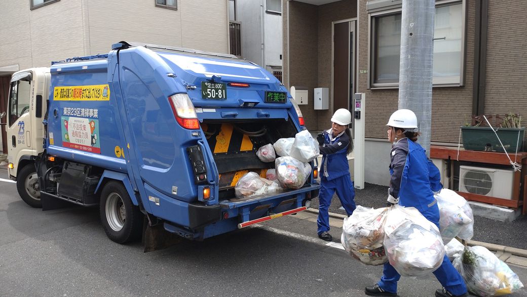 きびきびと作業を進めていく（筆者撮影）