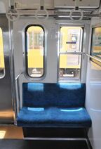 運転席後ろの2人席。ここが落ち着くという人もいるのでは