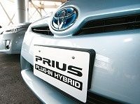 トヨタのプラグインハイブリッド車の勝算、次世代車の覇権争いは激化必至