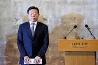 韓国ロッテ会長に懲役2年6月の実刑判決 前大統領友人の崔順実被告は懲役20年