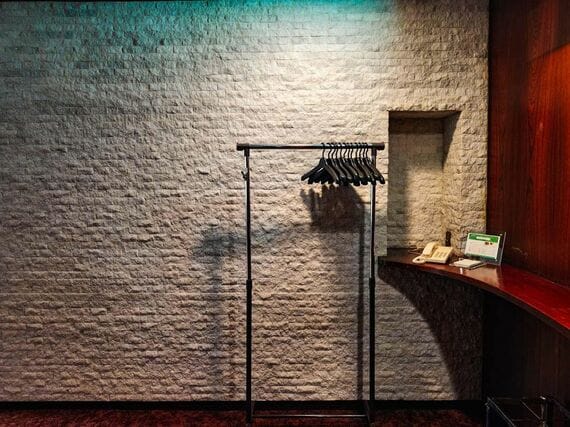 ミラノ産の大理石の壁面