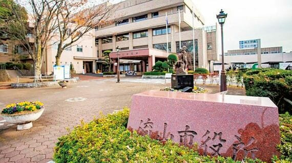 流山市市役所の外観