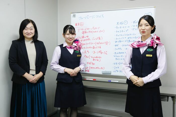 左から古川課長代理、田口パーサー、小澤パーサー