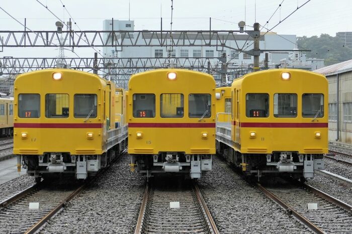 正面から見たデト3編成