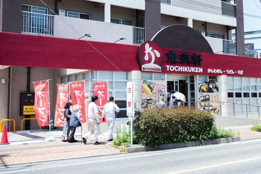 お昼の時間帯は、お客さんがひっきりなしにやってくる（写真：筆者撮影）
