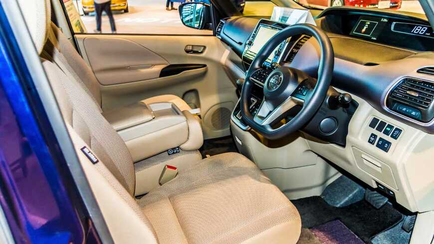 インテリアからばねまで、自動車産業の裾野は広い。関税交渉の合意の影響はそうした部品メーカーにも及んでいる（写真：NCP／PIXTA）