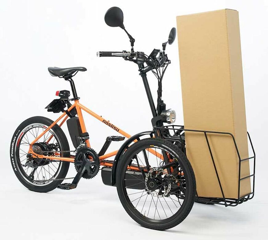 フル電動タイプは普通自動車免許が必要だが、ヘルメットなしで乗れるうえ、車検も不要だ（写真：OCEANS編集部）