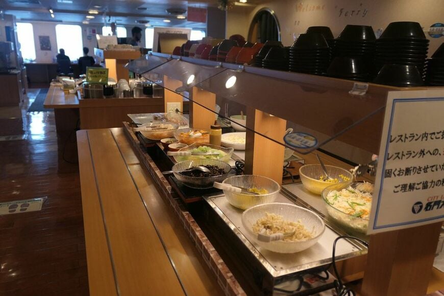 船内バイキング