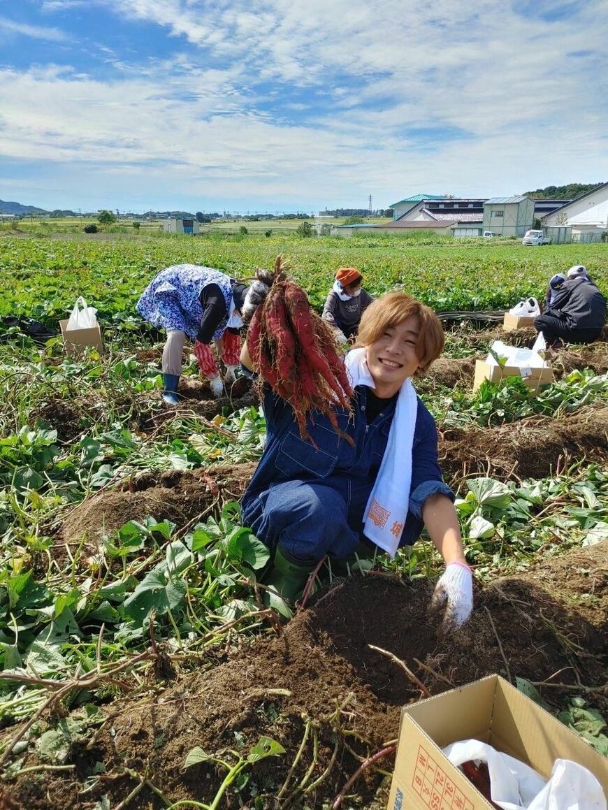 収穫した野菜や米はオリジナルブランドとして販売している（写真：安達勇人さん提供） 