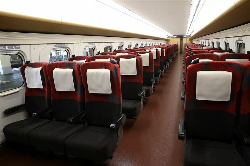 北陸・上越新幹線E7系の普通車。シートピッチは1040mmだ（撮影：尾形文繁）
