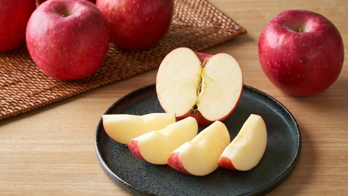 今が「旬」のリンゴは、最高の腸活食材です（写真：shige hattori／PIXTA）この記事の画像を見る(◯枚)