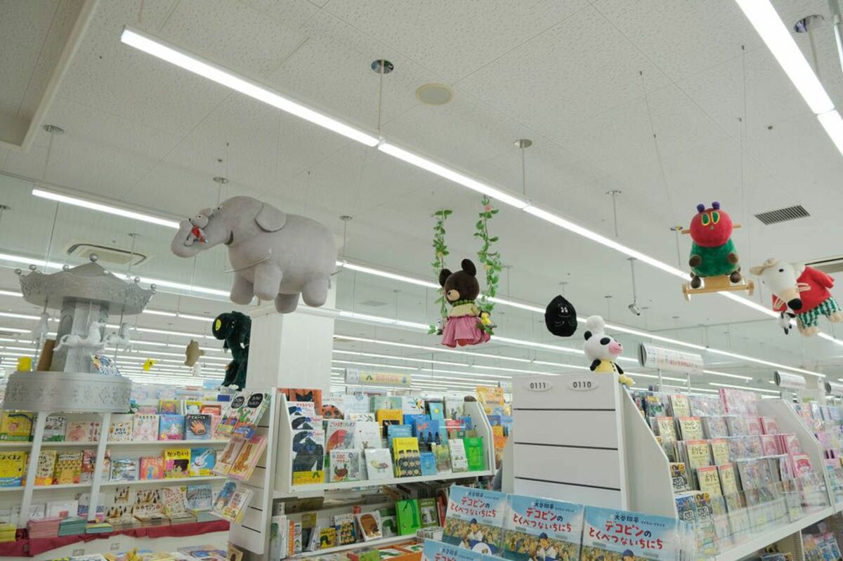 東京･稲城にそびえる《宮殿のような書店》の正体 本､文具､映像音楽､カフェ､物産展まで…3時間で回りきれないその全貌 | ビジネス | 東洋経済オンライン