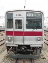 「普通　成増行き」の表示（記者撮影）