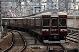 京都線の特急車として1975年に登場した6300系。後年、屋根の白い部分の塗り分け位置は登場時と比べてやや高くなった（撮影：南正時）