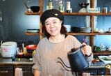 接客をしながら相談に応じる広野さん（筆者撮影）