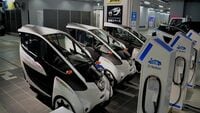 トヨタの小型モビリティは公共交通になるか 2020年に向けた｢i-ROAD｣普及計画の全貌