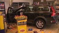 77歳の自動車､ガソリンスタンド突入の顛末 ドイツで事故､店内は粉々に