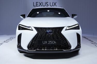 レクサス｢UX｣は走りもスタイルも規格外だ ライバルはクロスオーバーSUVだけじゃない | 新車レポート | 東洋経済オンライン