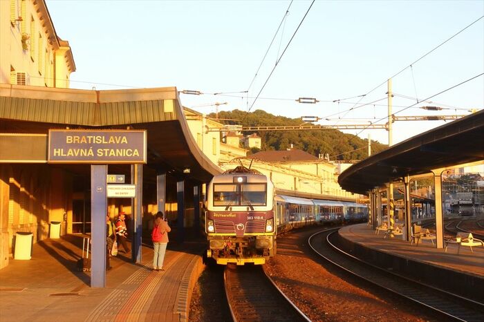 ブラチスラバ駅に停車するコネクティング・