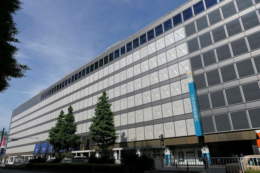 西側から見た京王百貨店（記者撮影）