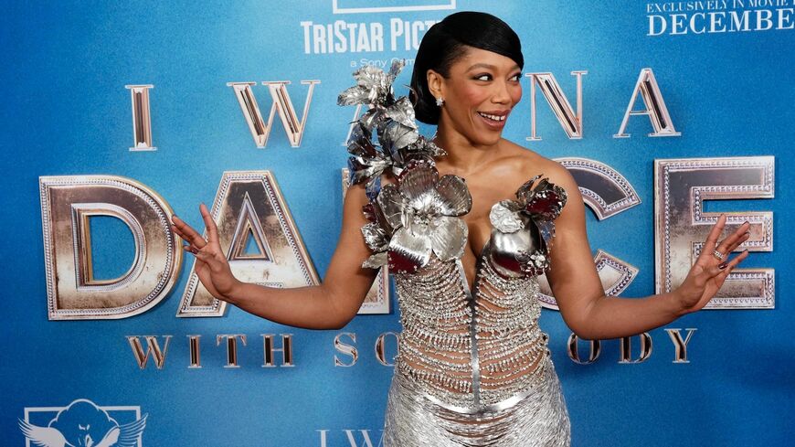 日本では12月23日に全国公開される映画『ホイットニー・ヒューストン I WANNA DANCE WITH  SOMEBODY』のプレミアに登場した、主役を演じたナオミ・アッキー（写真：Charles Sykes／Invision／AP）
