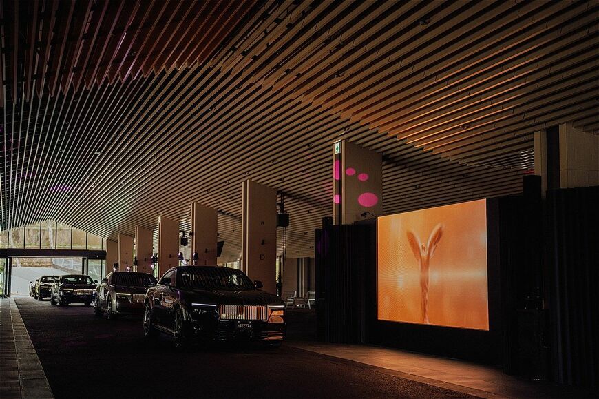 ロールス・ロイス「ブラック・バッジ・スペクター」（写真：ロールス・ロイス・モーター・カーズ）