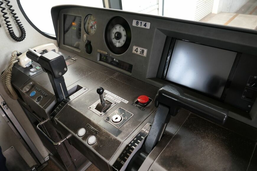 800系の運転台（記者撮影）