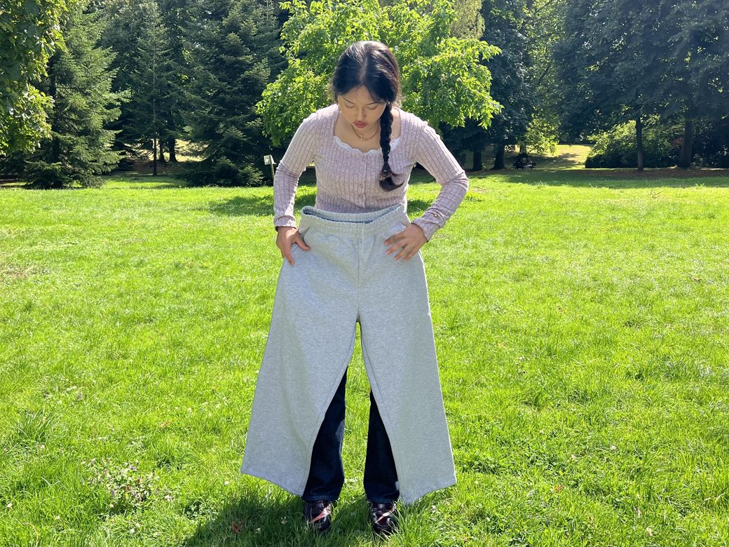 「体調が優れないけれど学校に行かなければならないときにスウェットはちょうどいい」とアンナさん（筆者撮影）