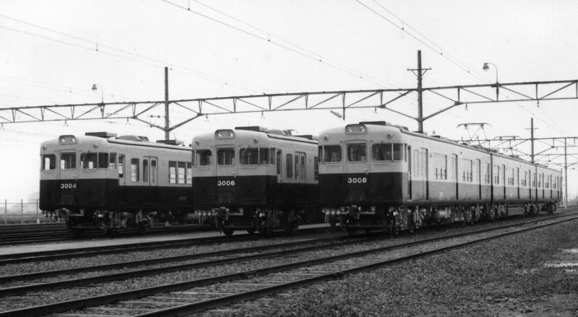 車両基地で並ぶ3000系鋼製車（写真：山陽電気鉄道）