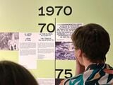 現在、パリのセーヌ川沿いにあるケ・ブランリ美術館では日本の万博開催にちなんで、1970年の大阪万博で太陽の塔を作った岡本太郎の展示をしている。10年ほどパリに住んでいた岡本太郎がフランス語でインタビューを受けているビデオも見ることができ、大変興味深い（筆者撮影）