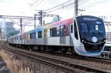 東急の車両も。この列車は都営三田線に直通する特急高島平行き（記者撮影）